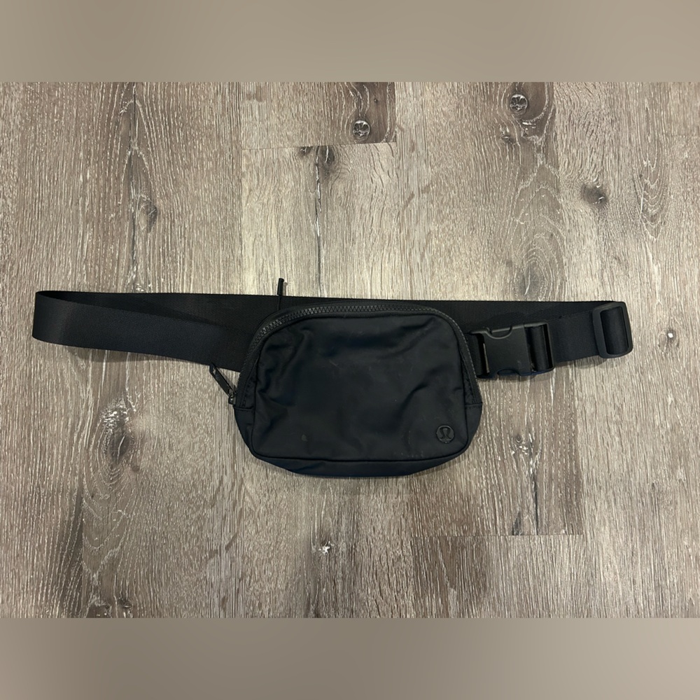 lululemon athletica Black Crossbody Everywhere Belt Bag 1L